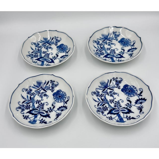 1950's Danube Blue Onion Blue & White 8pc Cup & Saucer Set Ribbon Hallmark Logo For Sale In Palm Springs - Image 6 of 9