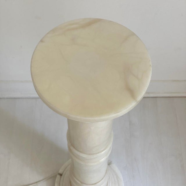 Illuminated Alabaster Column Stand, 1970s, in Good conditions. Designed 1970 to 1979