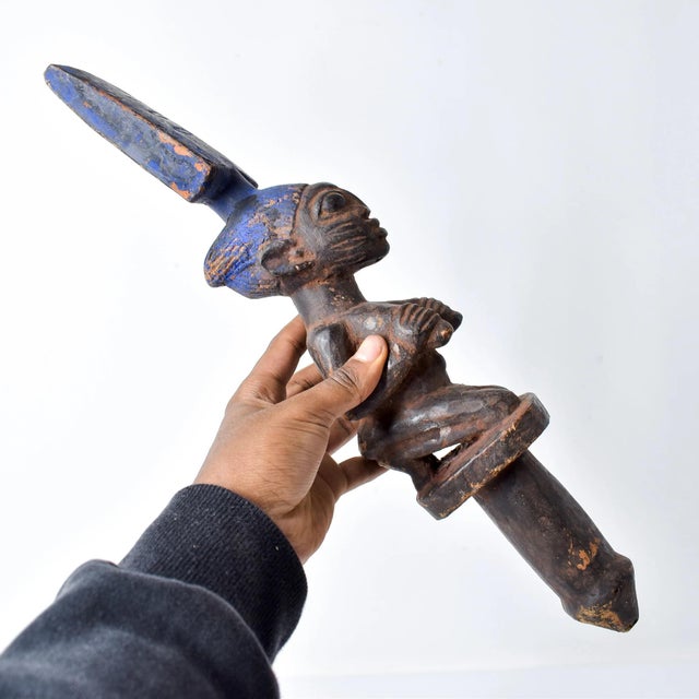 Dark Gray Early 20th Century Yoruba Shango Figure Wand Kneeling Nigeria For Sale - Image 8 of 12