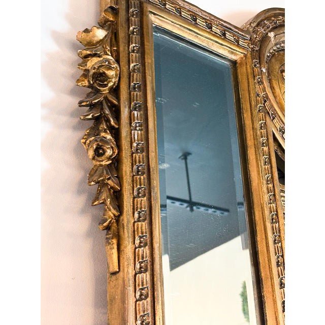 This stunningly large Napoleon III Style table mirror is a guaranteed way to brighten up any room. The detailed carvings...