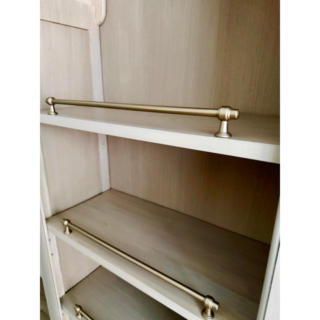 1970s 1970s Mid-Century Style Arched Display Cabinet With Brass Gallery Rails For Sale - Image 5 of 14