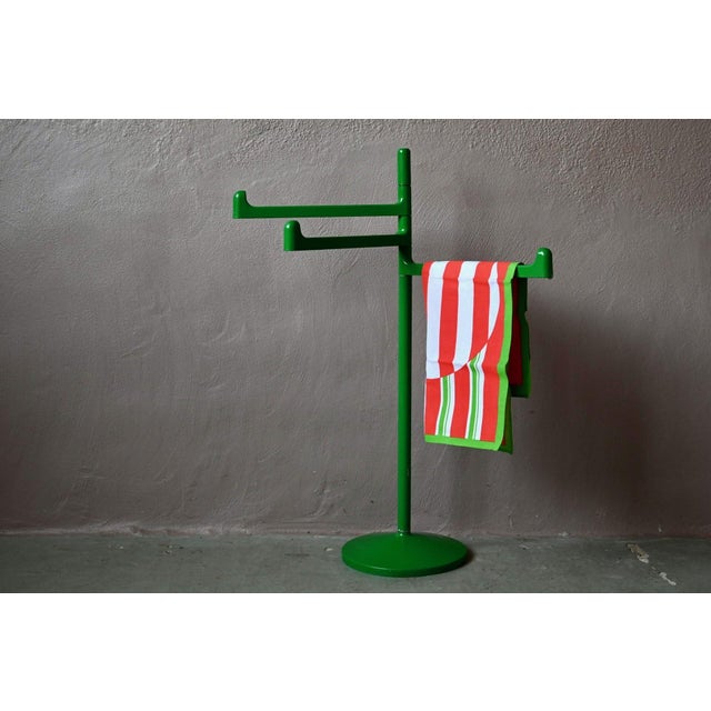 Vintage Italian Space Age Futuristic Green Plastic Towel Rack, 1980s For Sale - Image 9 of 9
