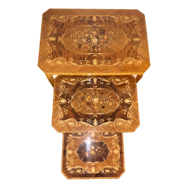 Italian Precious Woods Marquetry Set of 3 Nesting Tables With a Music Box in the Smallest Table For Sale