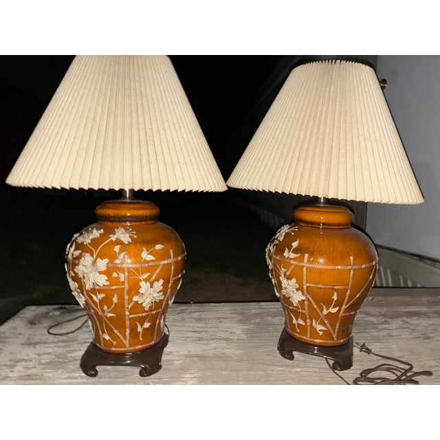 Nathan Furniture Vintage Mid-Century Modern Ceramic Table Lamps by Nathan Lagin Co., Inc. With a Faux-Bamboo Drip Glaze Pattern - a Pair For Sale - Image 4 of 4