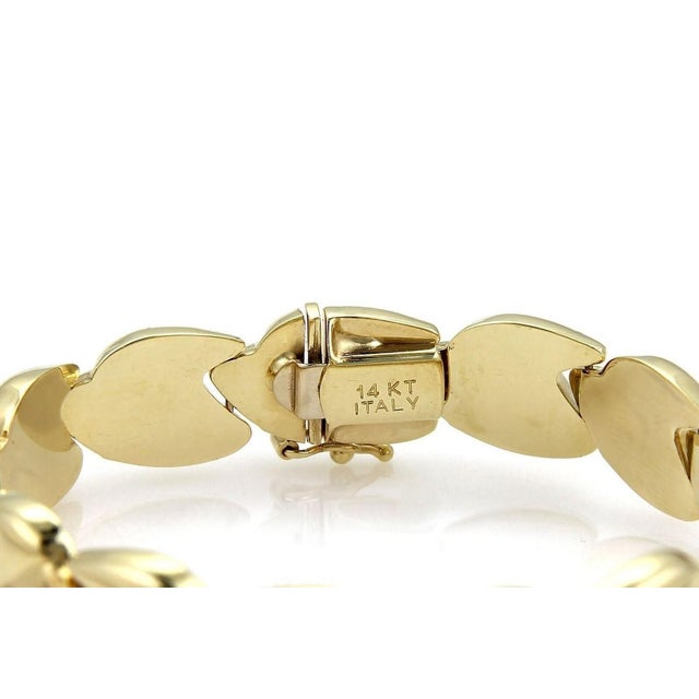 Mid 20th Century Z Shape 14k Yellow Gold Fancy Textured Link Bracelet For Sale - Image 4 of 4