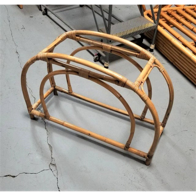 Mid-Century Modern 1950s Restored Rattan Double Arched Two-Tiered Single Strand Side Table in Blonde Rattan For Sale - Image 3 of 4