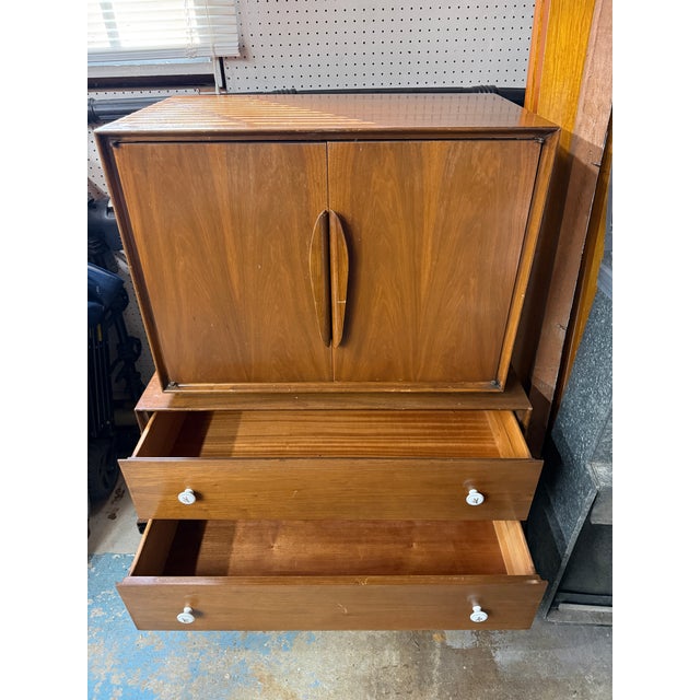 John Cameron Vintage John Cameron Mid-Century Modern Highboy Dresser / Gentleman’s Chest For Sale - Image 4 of 9