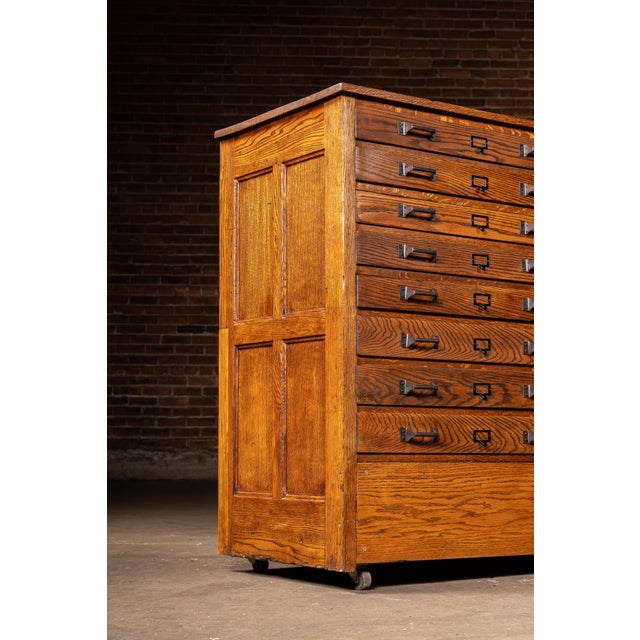 1920s Antique 16-Drawer Quarter-Sawn Oak Rolling Flat File Cabinet For Sale - Image 5 of 10