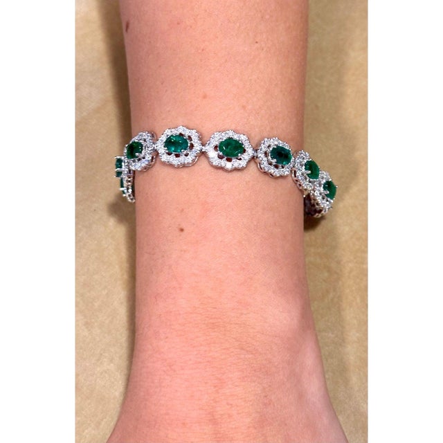 10 Carat Natural Brazilian Emerald & Diamond Tennis Bracelet 14 Karat Gold This exceptionally affordable Tennis bracelet...