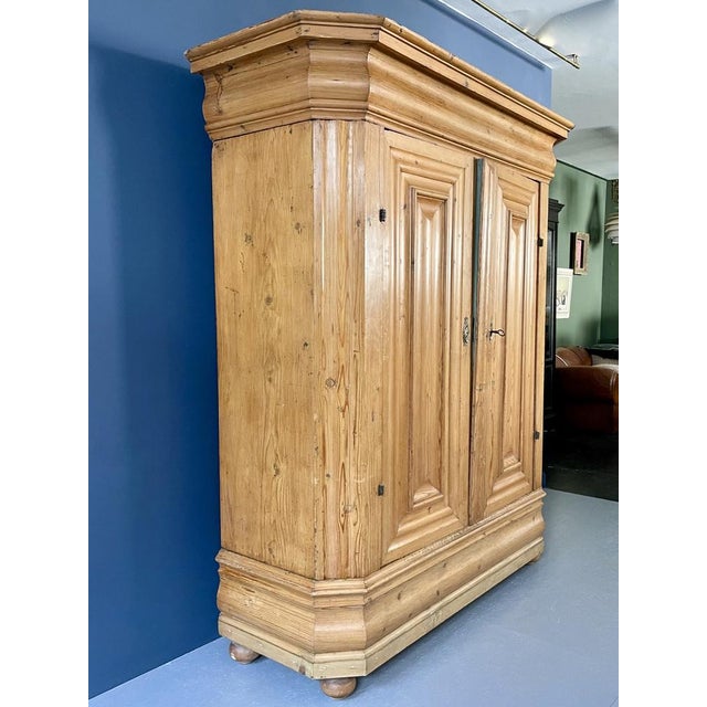 18th Century Frankfurter Wave Cabinet in Pine For Sale - Image 5 of 11