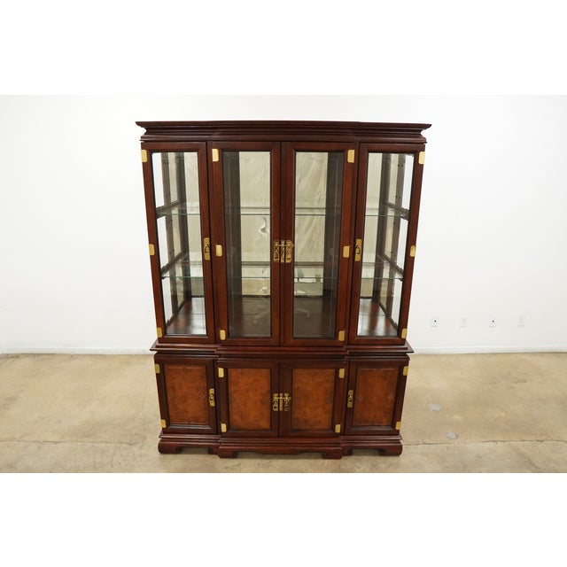 Chinoiserie Vintage Universal Furniture Ming-Style Display Cabinet, Attributed For Sale - Image 3 of 16