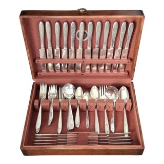 1920s 74 Piece Set of Silver-Plated "Grosvenor" Pattern by Community Plate For Sale