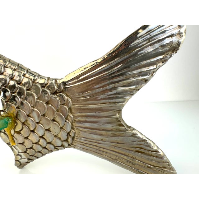 1980s Modern Coastal Glass Serving Piece With Cast Aluminum Fish For Sale - Image 12 of 15