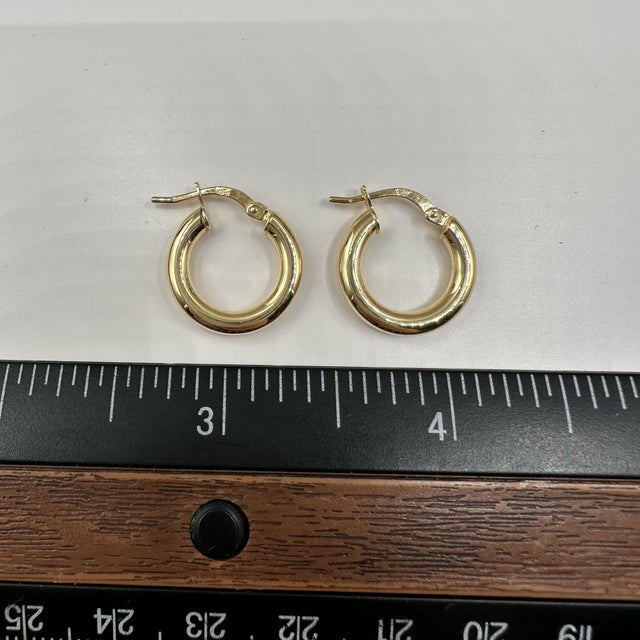 Early 21st Century Hoop Earrings in 14kt Yellow Gold – 16mm, 2.9mm, 1.3g, New, A Pair For Sale - Image 5 of 5