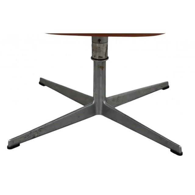 Animal Skin Vintage Swan Chair in Cognac Anilin Leather by Arne Jacobsen for Fritz Hansen, 1960s For Sale - Image 7 of 9