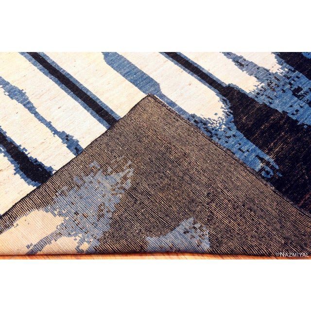 Large Abstract Design Vibrant Bold Contemporary Area Rug For Sale In New York - Image 6 of 6