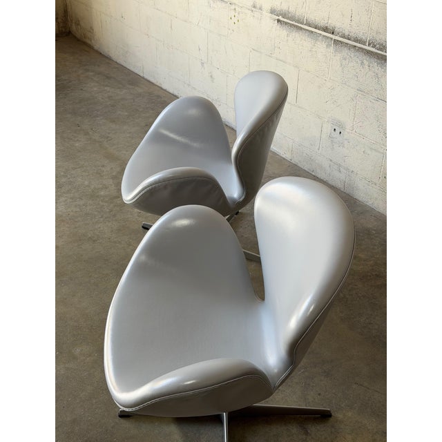 Gray Fritz Hansen Arne Jacobsen Swan Lounge Chairs Set of 2 Grey Leather Danish Vintage 2000 For Sale - Image 8 of 13