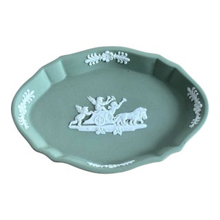 English Wedgwood Jasperware Sage Green Jewelry Dish With Neoclassical Cherub Design For Sale
