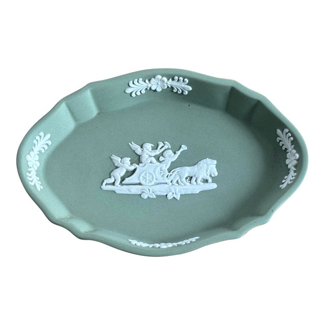 English Wedgwood Jasperware Sage Green Jewelry Dish With Neoclassical Cherub Design For Sale
