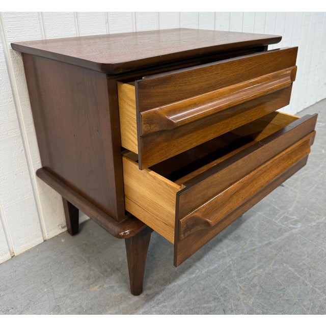 Mid-Century Modern United Walnut Nightstands - Set of 2 For Sale - Image 9 of 9