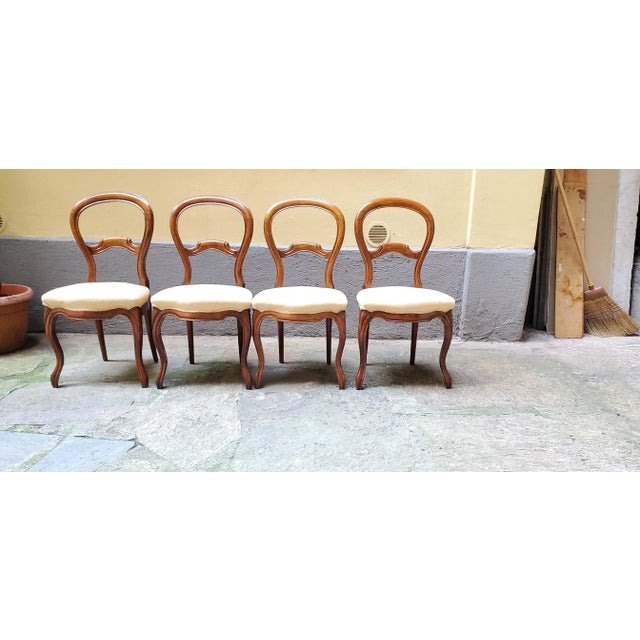 Antique Louis Philippe chairs in walnut, Italian manufacture. The 4 chairs have been restored, only the upholstery has not...