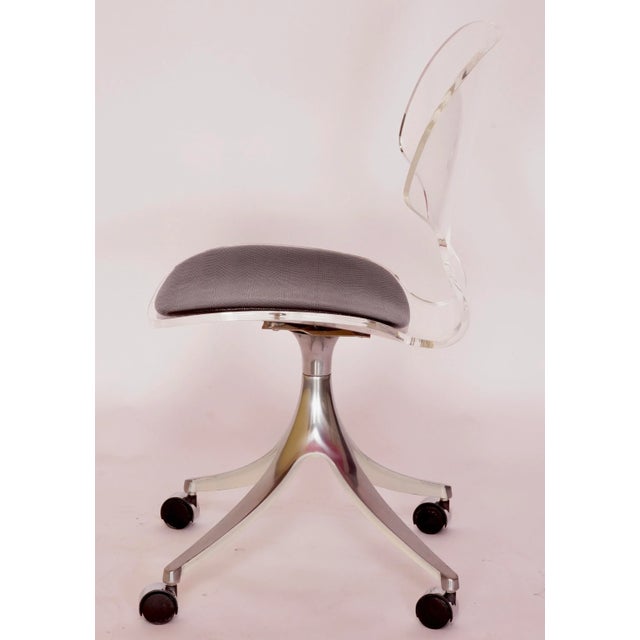 Mid-Century Modern 1970s Lucite and Aluminum Based Swivel Office Chair by Hill Manufacturing For Sale - Image 3 of 12
