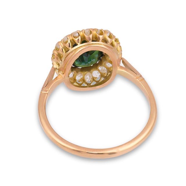 Early 20th Century Victorian 2.10 Carat Green Sapphire Diamond 18k Yellow Gold Cluster Ring, Size 7.75 For Sale In Los Angeles - Image 6 of 7