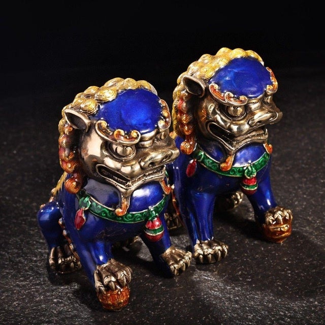 Pair of Vintage Chinese Cloisonné Foo Dogs / Guardian Lions in Cobalt Blue With Silver-Tone Brass For Sale - Image 9 of 9