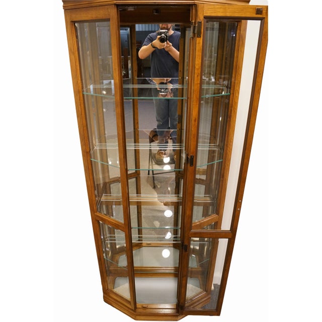 20th Century Traditional Pulaski Furniture Illuminated Display
