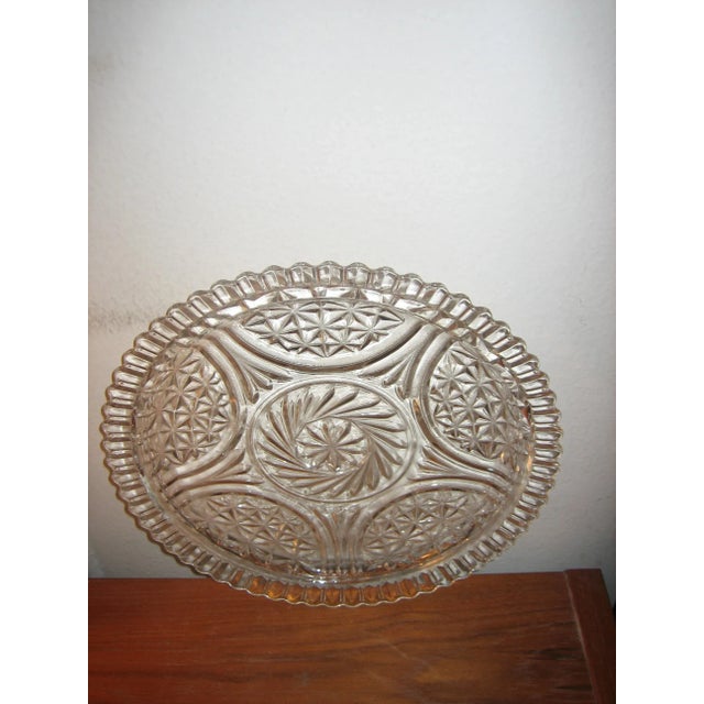 This cake plate (circa 1950s) HAS NEVER BEEN USED.