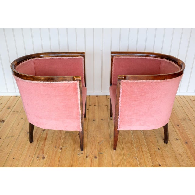 Antique Art Nouveau Edwardian Barrel Back Tub Armchairs in Mahogany and Pink Upholstery, 1910, Set of 2 For Sale - Image 10 of 18