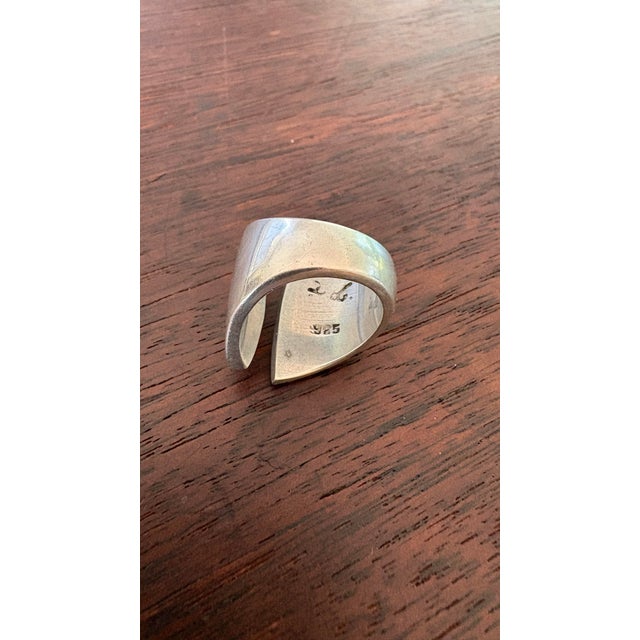 Gorgeous, solid sterling silver ring with signature and 925 stamp