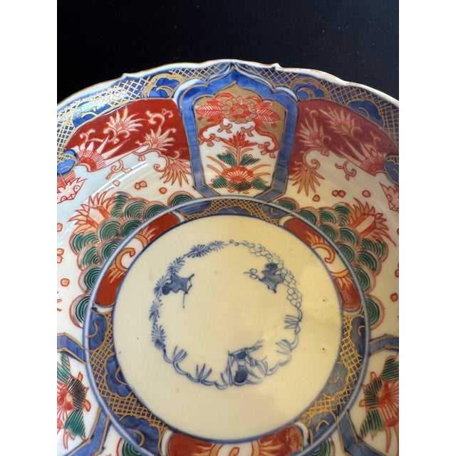 Mid 19th Century Antique Edo Imari Porcelain Bowl With Gilt, Scalloped Rim For Sale - Image 5 of 10