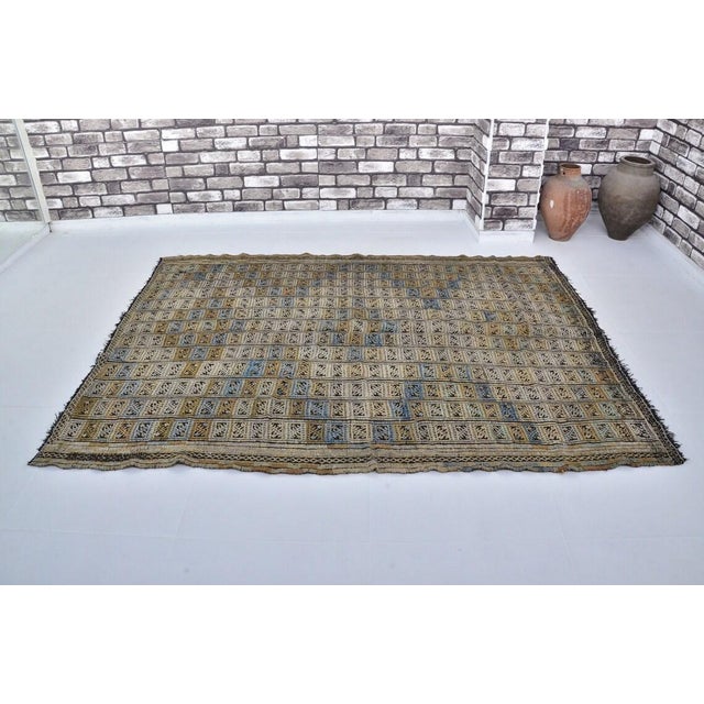 Tan Vintage Turkish Cicim Kilim Rug With Geometric Grid Pattern & Muted Earth Tones For Sale - Image 8 of 10
