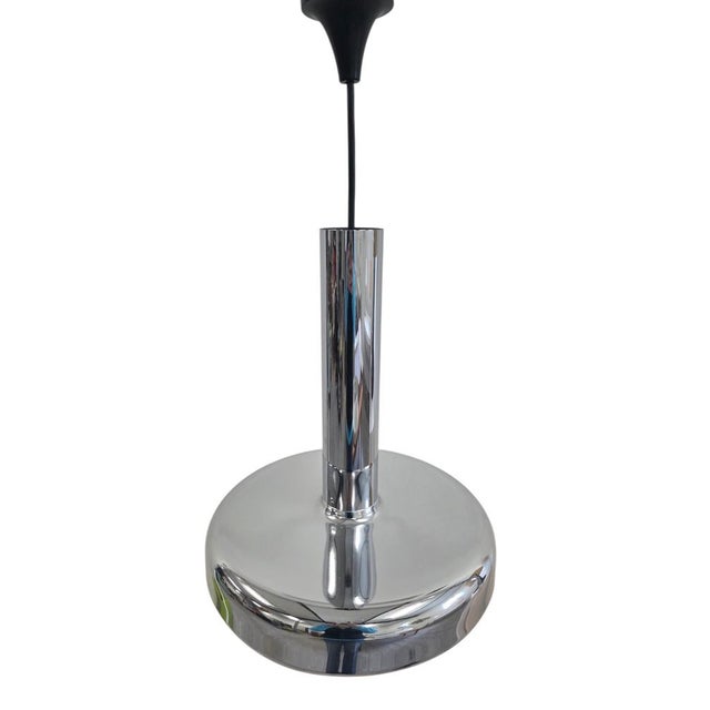 Exquisite chrome pendant light by Staff Leuchten, made in Germany. This light captivates with its popular Space Age design...
