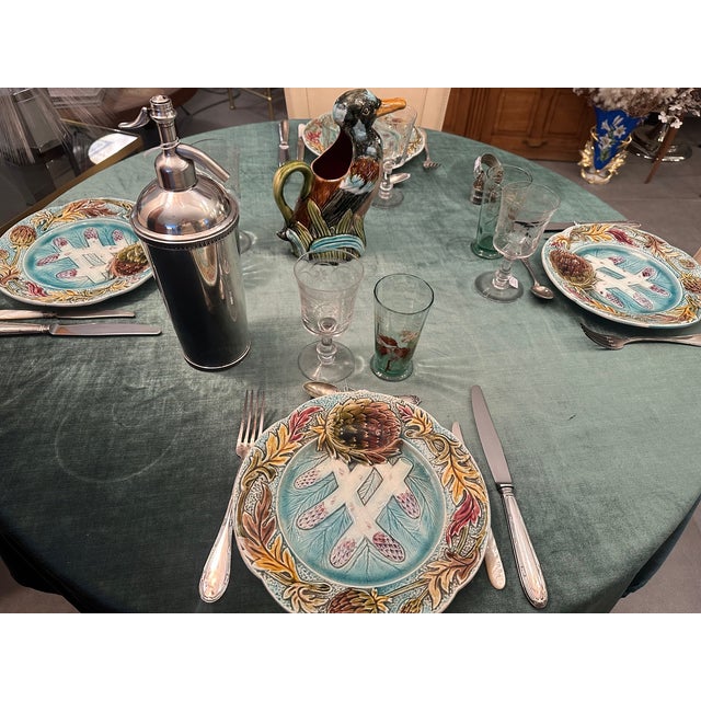 Very beautiful 19th century siphon in silver-plated metal in good condition. Napoleon III style. Embossed floral...