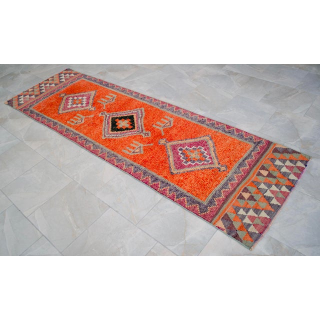 1960s Vintage Hand Knotted Primitive Turkish Runner For Sale - Image 10 of 15