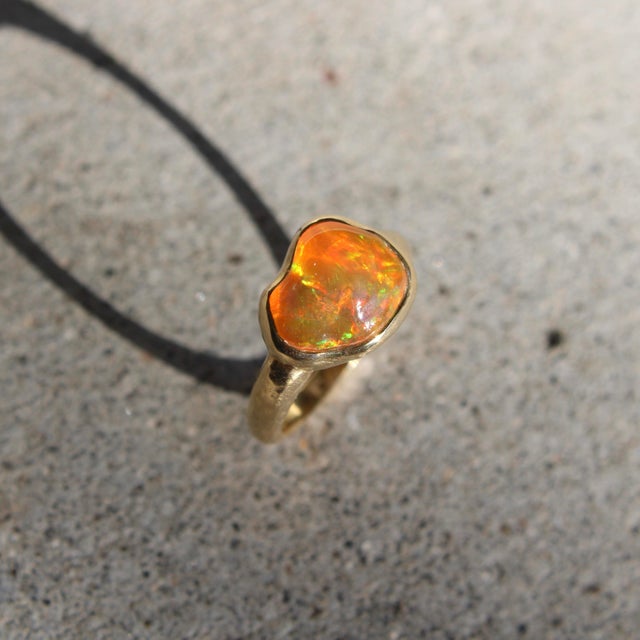 1990s 18k Gold Hand Carved Mexican Fire Oral Feu Ring by Tony Malmed, Size 7.25 For Sale - Image 10 of 12