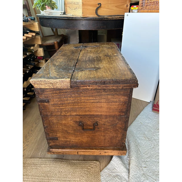 Antique 19th Century Indian Dowry Trunk - Teak & Iron Pitara Box Coffee Table For Sale - Image 4 of 9