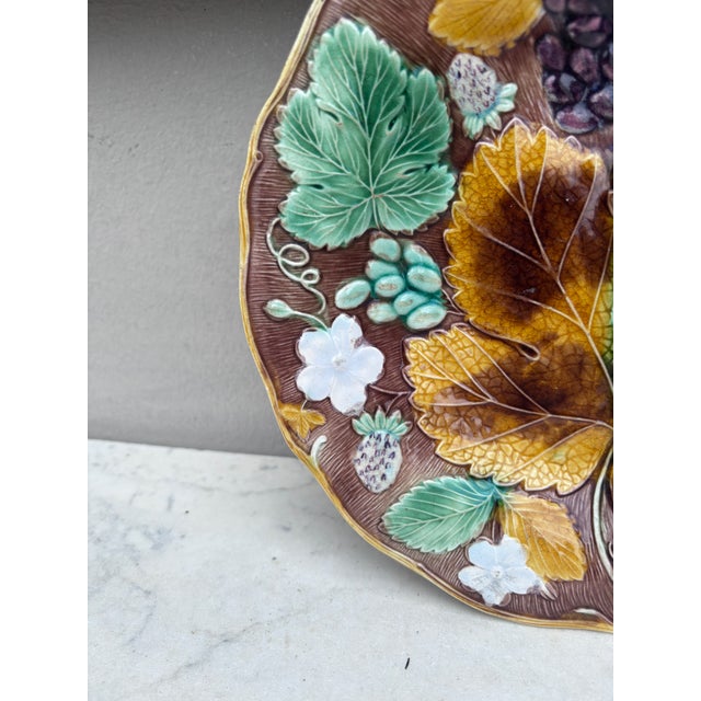 Victorian 19th Century Majolica Strawberries & Grapes Plate Wedgwood For Sale - Image 3 of 4