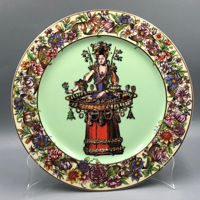This impressive wall plate from the "Four Seasons" series comes from the exclusive collaboration between Rosenthal and...
