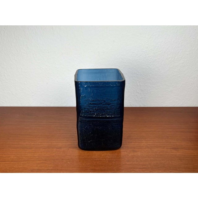 Mid-Century Modern Swedish Blue Glass Vase by Christer Sjögren for Lindshammar Glasbruk, 1960s For Sale - Image 14 of 18
