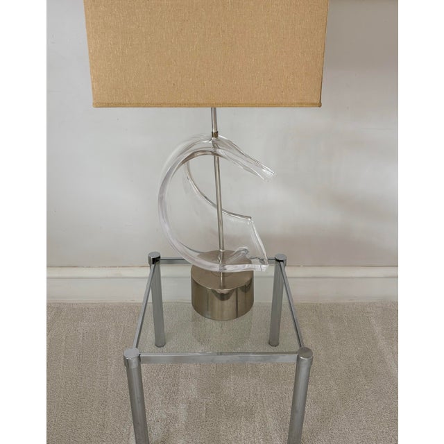 Abstract 1970s Large Lucite and Chrome Table Lamp by Herbert Ritts for Astrolite For Sale - Image 3 of 9