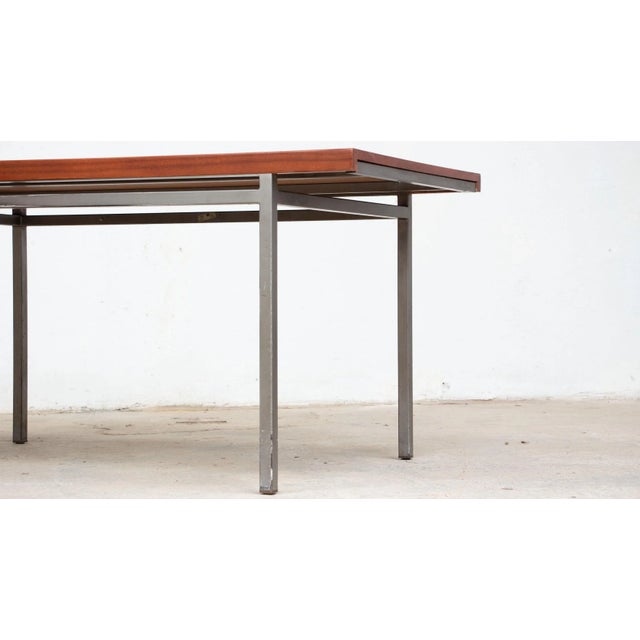 Table repas de Georges Frydman pour EFA. Table repas rectangulaire en noyer des années 60 de Georges Frydman pour...