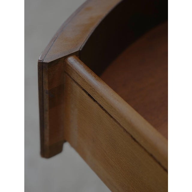 1960s Pair of Henredon Round French Louis XVI Walnut Lamp Tables For Sale - Image 5 of 18