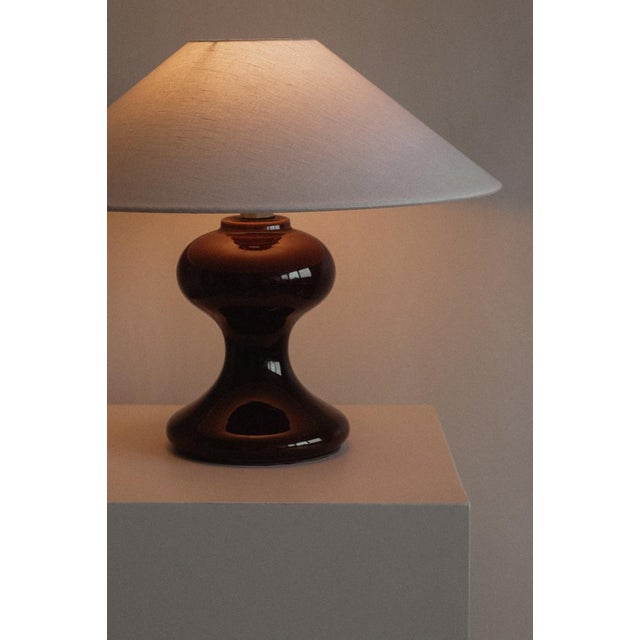 The Cordovan Hourglass Table Lamp in Ceramic For Sale - Image 4 of 10