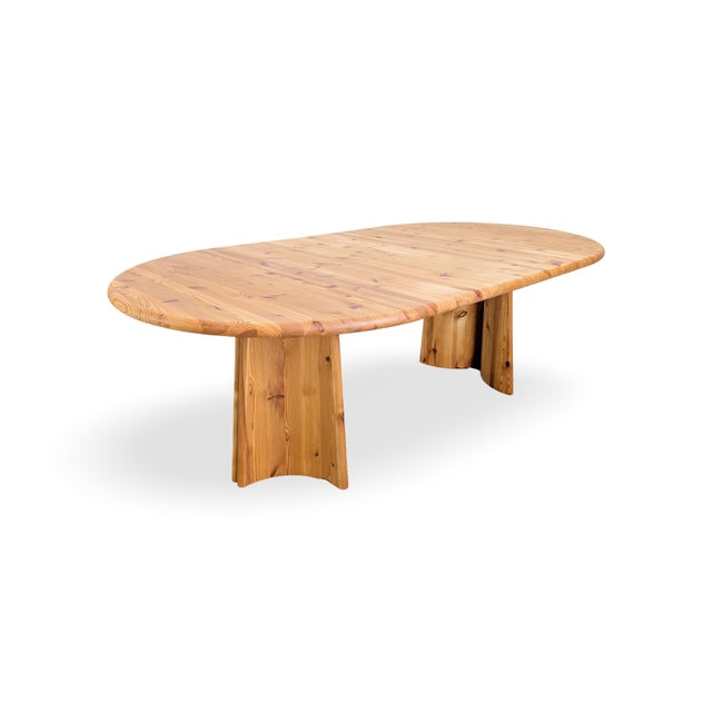 We are offering a beautiful extendable dining table from the renowned Danish manufacturer Hirtshals Savvaerk, dating from...