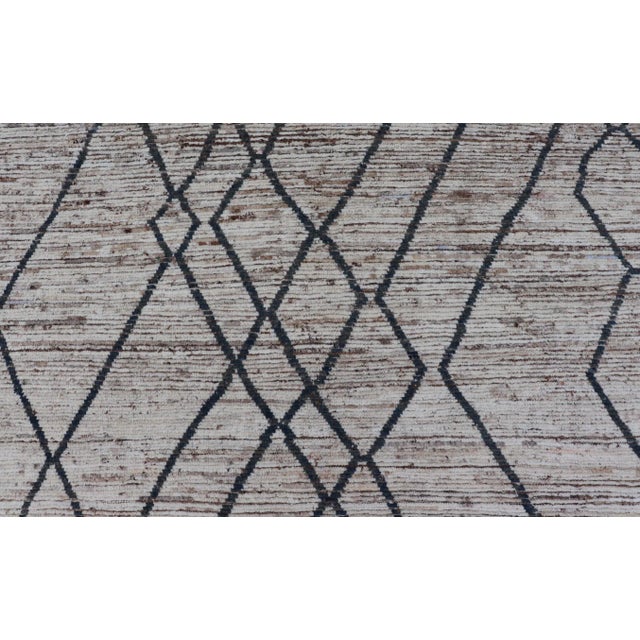 Modern Causal Tribal Rug in Wool With Free Flowing Design in Cream and Blue's For Sale - Image 10 of 12