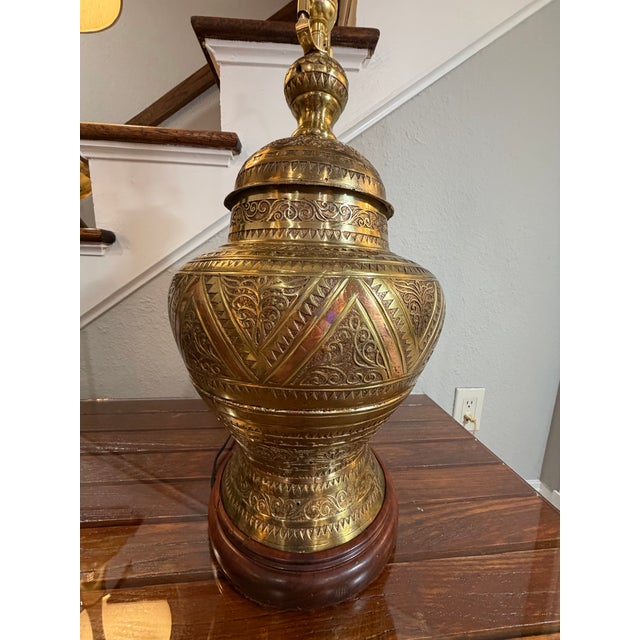 1930/1940s Large Boho Moroccan Urn Tooled Brass Lamp With Copper and Wood Accents For Sale - Image 9 of 12