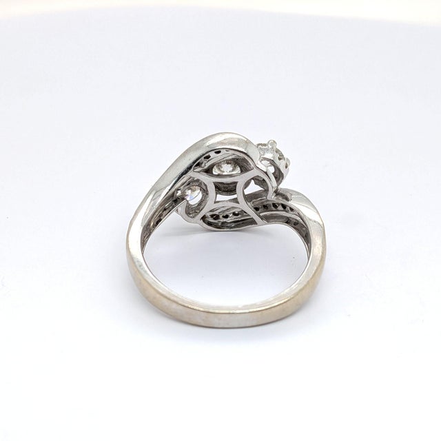 14k White Gold Diamond Three-Stone Engagement Ring - Size 7 For Sale In Phoenix - Image 6 of 11